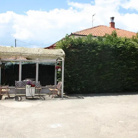 στην * Kasztoriá