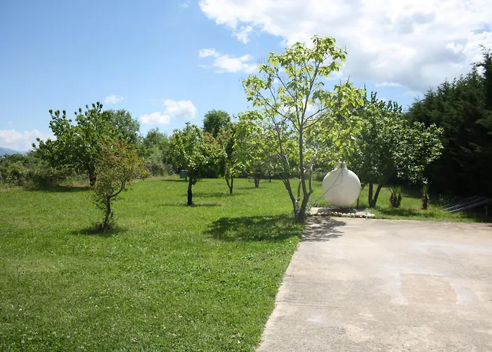 Apartament στην *